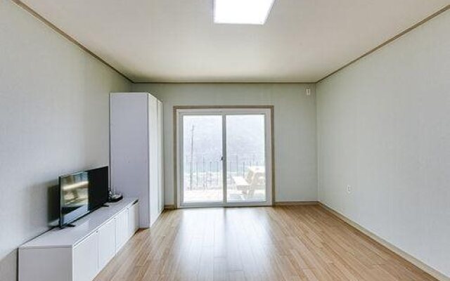 Kkeomeokda-ri Pension