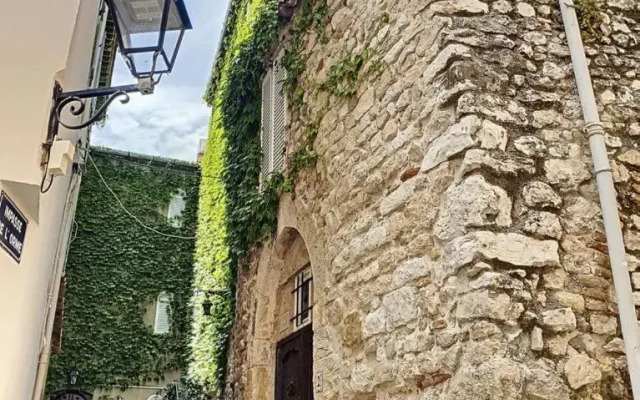 Charming flat in Old Antibes - 50m from the sea