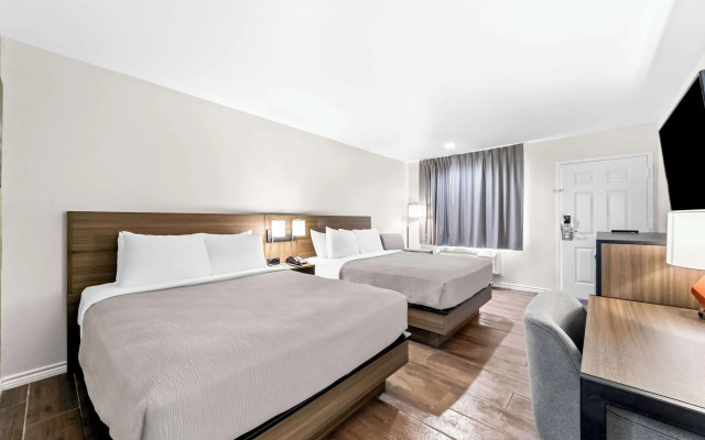 Quality Inn & Suites Port Lavaca near Lighthouse Beach