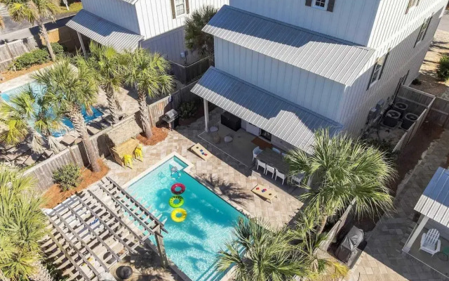 Sleeps 18! Private Pool, Hot Tub, Near Beach Miramar Dream House by Avantstay