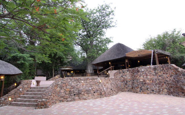 Cresta Mowana Safari Resort & Spa