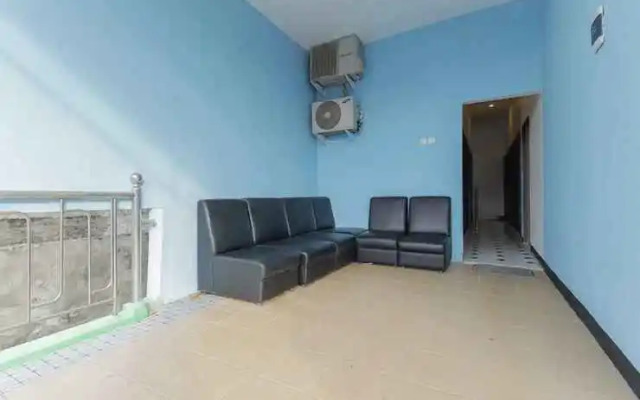 RedDoorz near Mayapada Hospital Surabaya