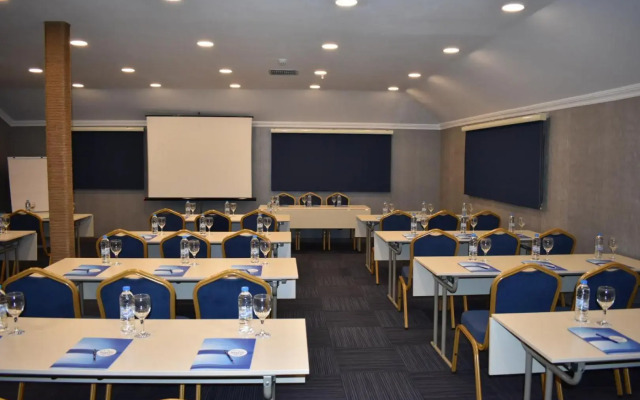 Rhiss Hotel Bostanci