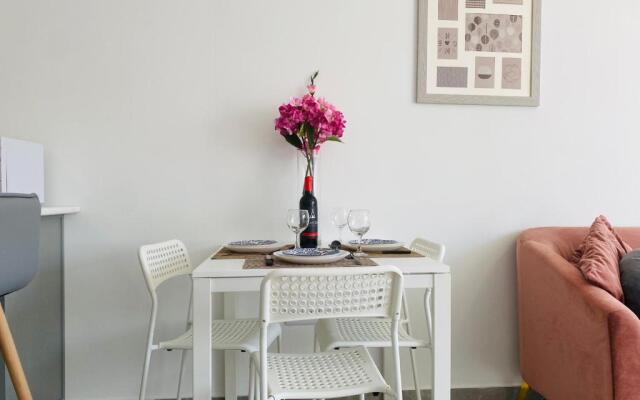 Pink Flamingo 1-BR apartment in Larnaca