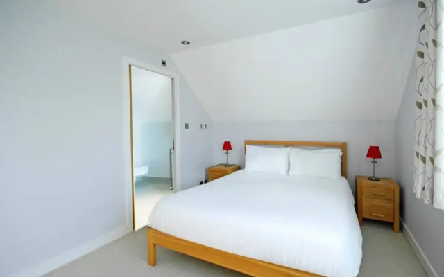The Oars - Riverfront Property - From 300 Per Night