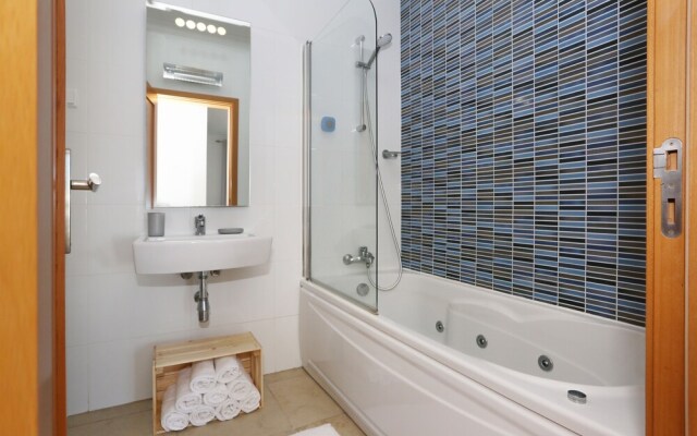 3-bedroom Apt, Sleeps 6, Pool, Gym & Jacuzzi