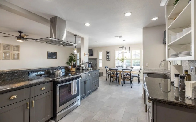 Scottsdale Waltann 3 Bedroom Home by RedAwning