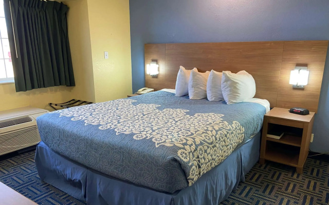 Days Inn & Suites by Wyndham Pryor