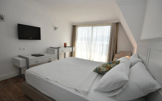 Aurasia Beach Hotel