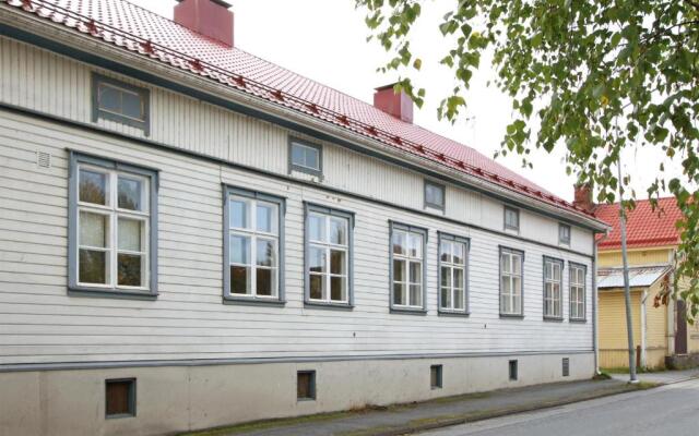 Idyllic central wooden house apartment