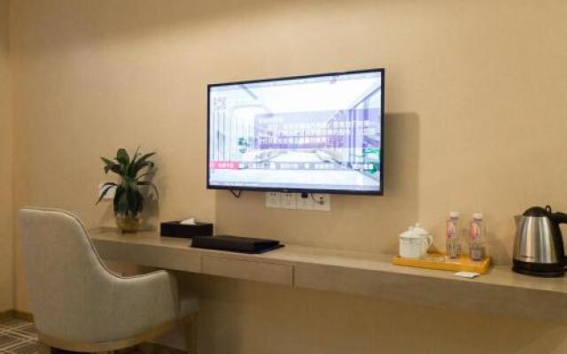 Book & Life Hotel