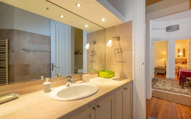 1930's neoclassical apt in the heart of Athens