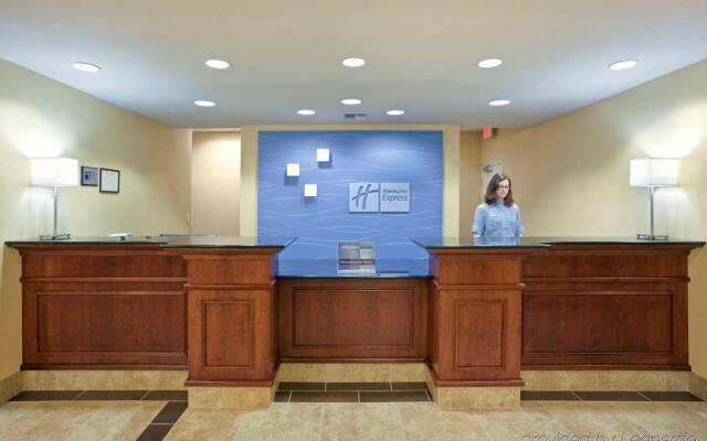 Holiday Inn Express & Suites Seattle North - Lynnwood, an IHG Hotel