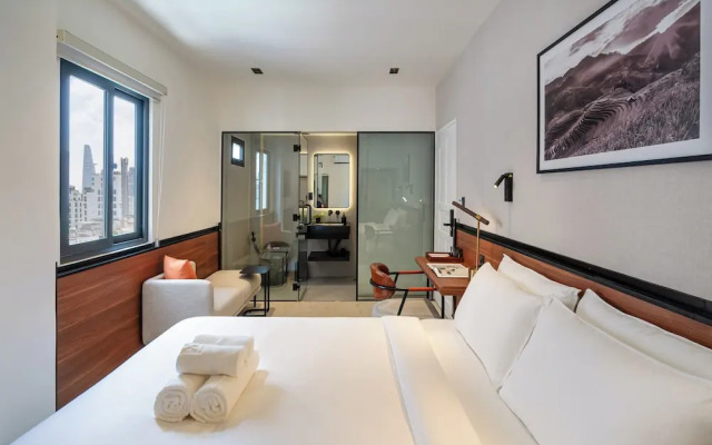 Metrolux City Contemporary Hotel
