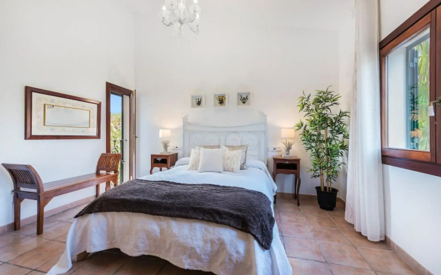 Beautiful Holiday Home In Alcudia With Pool - Hotel in Alcudia - Photo 5
