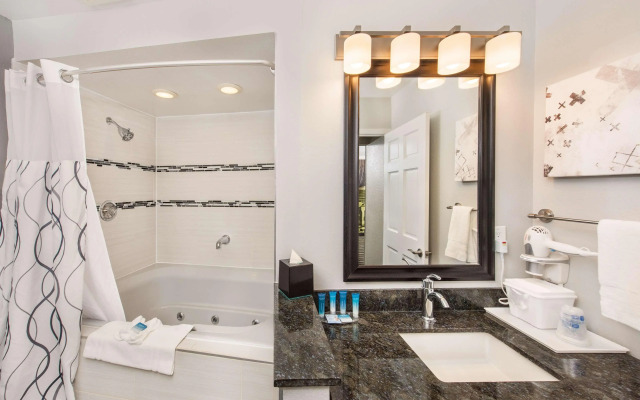 Best Western Plus Milwaukee West