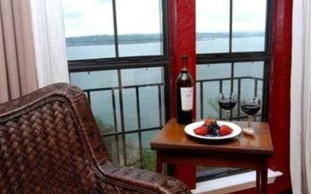 Lakehouse Bed and Breakfast