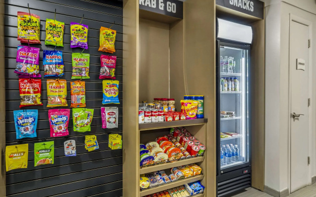 Clarion Pointe Staunton East