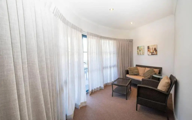 SALTWATER 1 - PENTHOUSE APARTMENT with OCEAN VIEWS