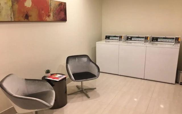 Fullon Hotel Taoyuan Airport Access MRT A8