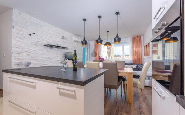 Nice Apartment in Split With 3 Bedrooms and Wifi