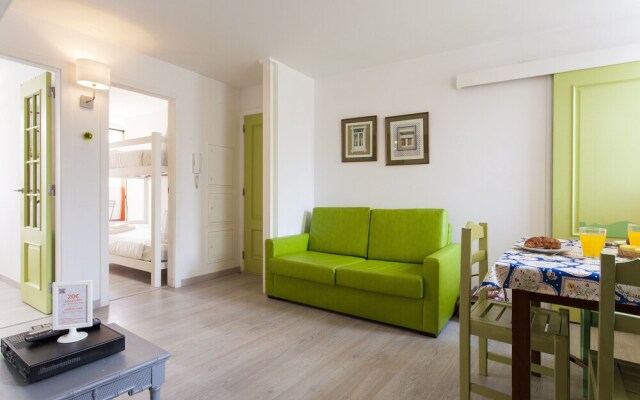 JOIVY Charming 2BR Apt w/ workspace at the heart of Alfama