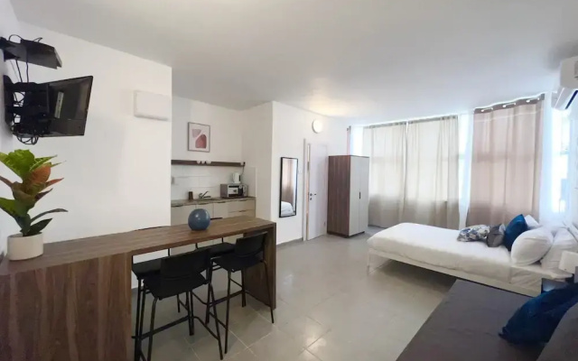 Ha-Carmel Market Apartment