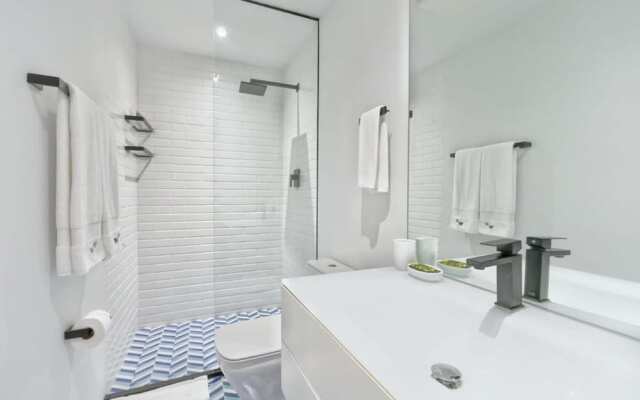 w Stylish 2BR in Plaza Herrera