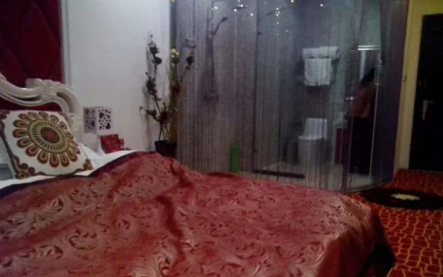 To Youth Themed Hotel