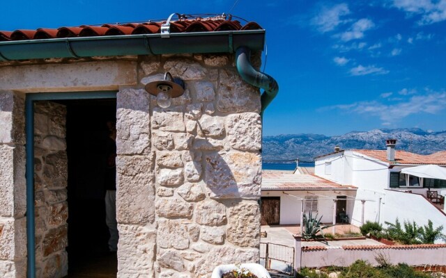 Charming Holiday Home in Razanac with Terrace