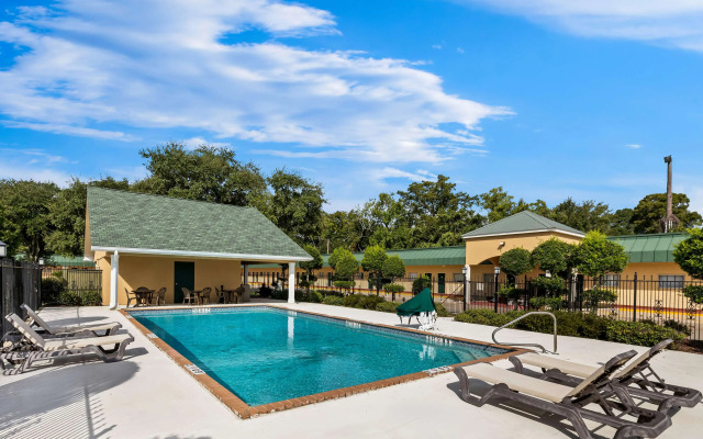 Best Western Forest Inn