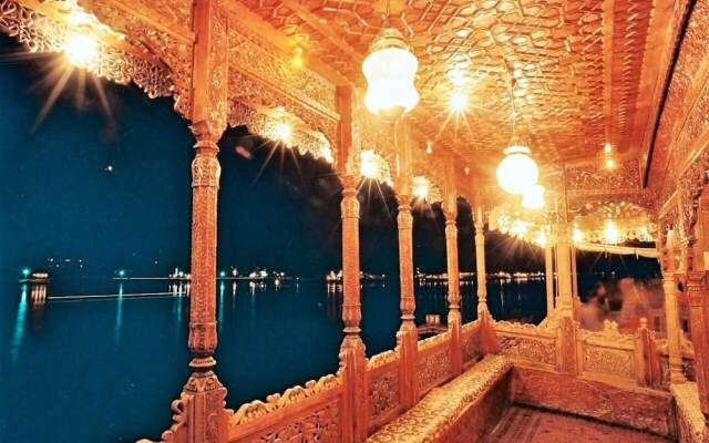 Meena Group houseboats
