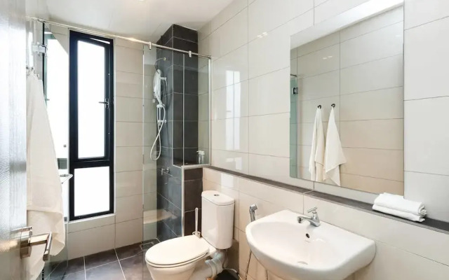 Deluxe 4BR KLCC Suite by GuestReady
