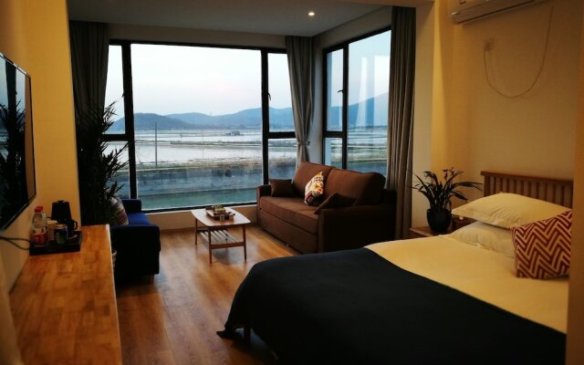 Taihu Baopu Water House