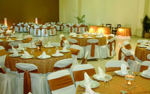 Luna Palace Hotel and Suites