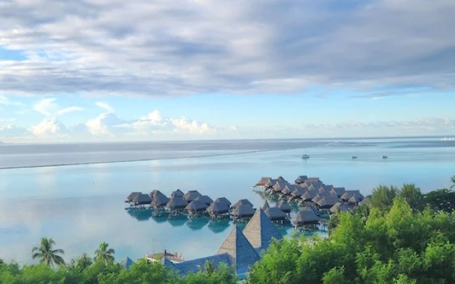 Villa Temae Beach