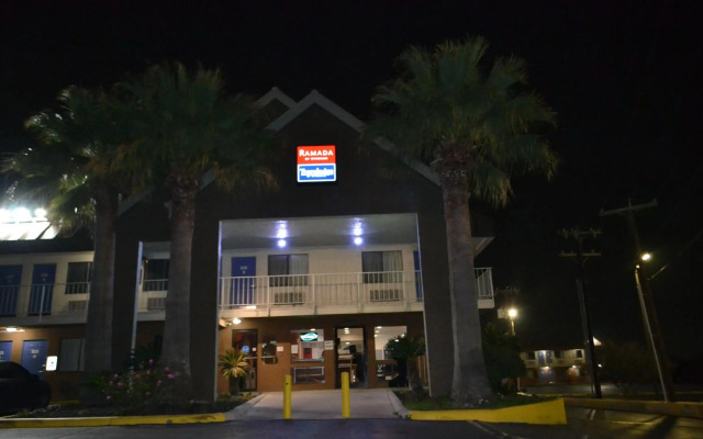 Travelodge by Wyndham San Antonio Lackland AFB North