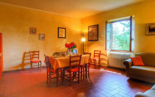 Farmhouse in Loro Ciuffenna With Pool