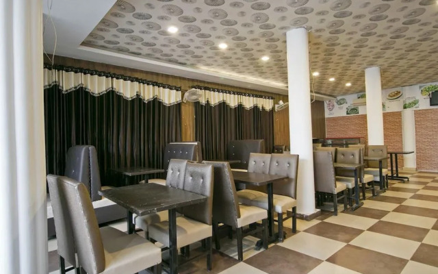Crown Resort And Restaurent by OYO Rooms