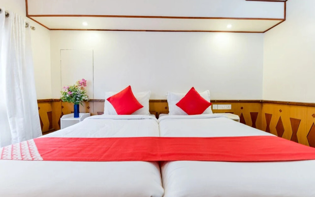 OYO 23047 Rkv Golden Petal Houseboat 3 Bhk