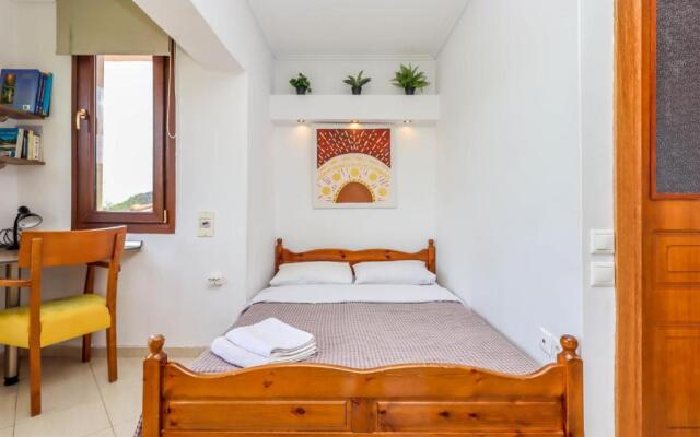 Studio Acropolis Serres Next to Center