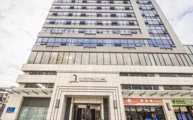 Jinjiang Inn Select (Xiaogan Changzheng Road Sports Center)