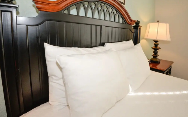 Luxury Townhome 3 Bedroom Condo by Redawning