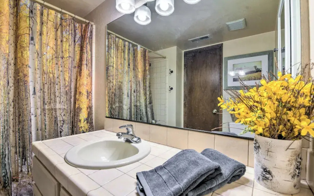 Wooded Retreat w/ Deck: 4 Mi to Downtown Flagstaff