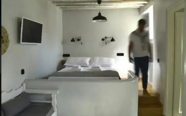 Spitaki Serifos Studio