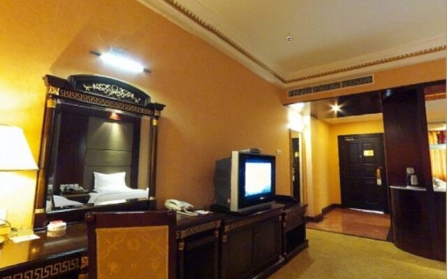 Huazhong Holiday Hotel