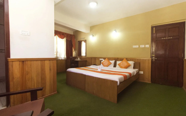 OYO 141 Vanjula Residency