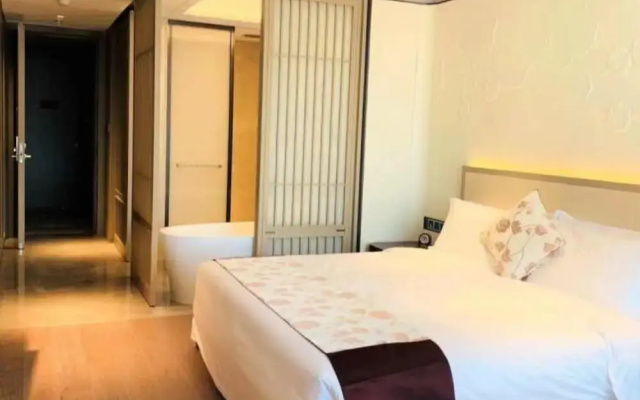 Yinbao Jianguo Hotel