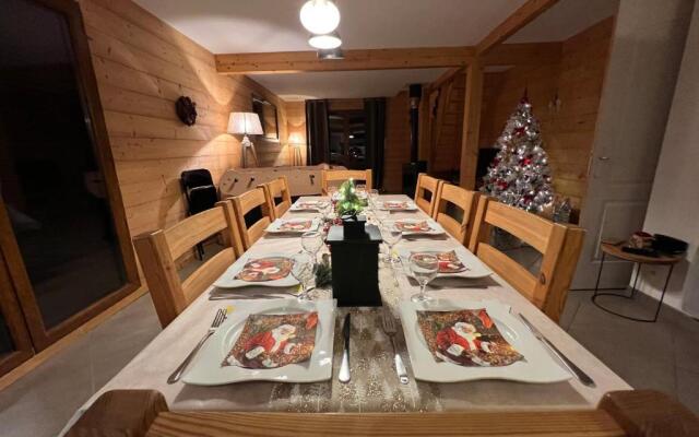 Chalet Casa de Monzel with 6-Person Jacuzzi & Panoramic View