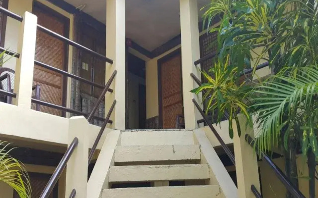 La Laguna Beach Club & Dive Center